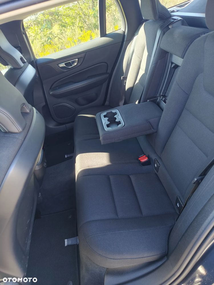 Volvo V60 B3 B DKG Momentum - 18