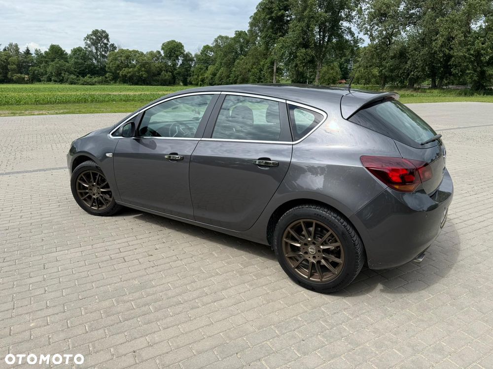 Opel Astra 2.0 CDTI DPF Cosmo - 4
