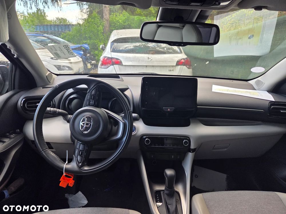 Toyota Yaris Hybrid 100 Premium - 11