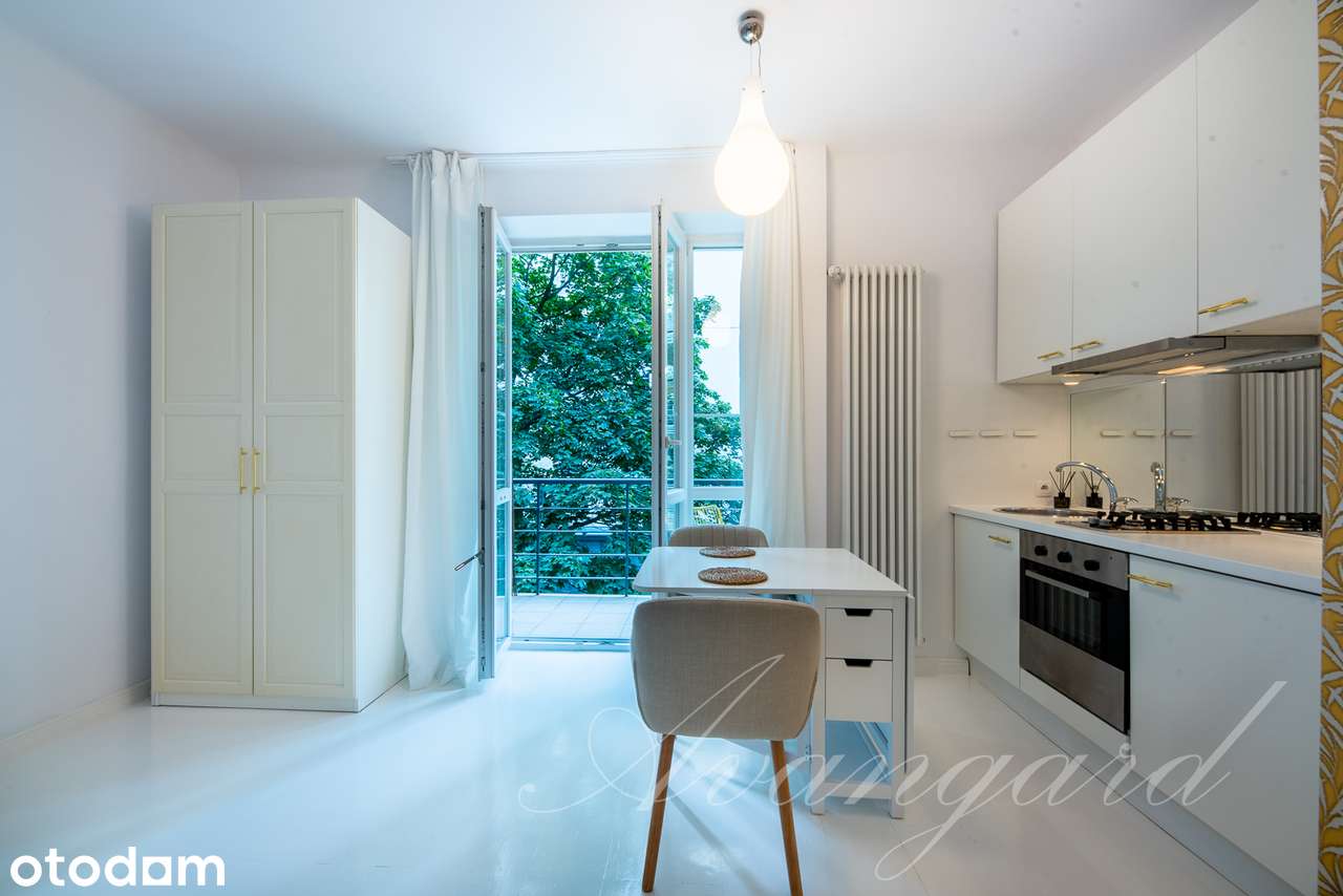 Przy Pl. Grunwaldzkim, urocze studio z balkonem.