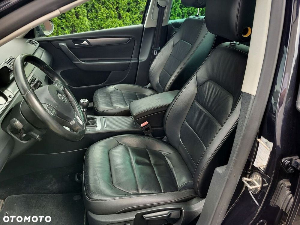 Volkswagen Passat - 23