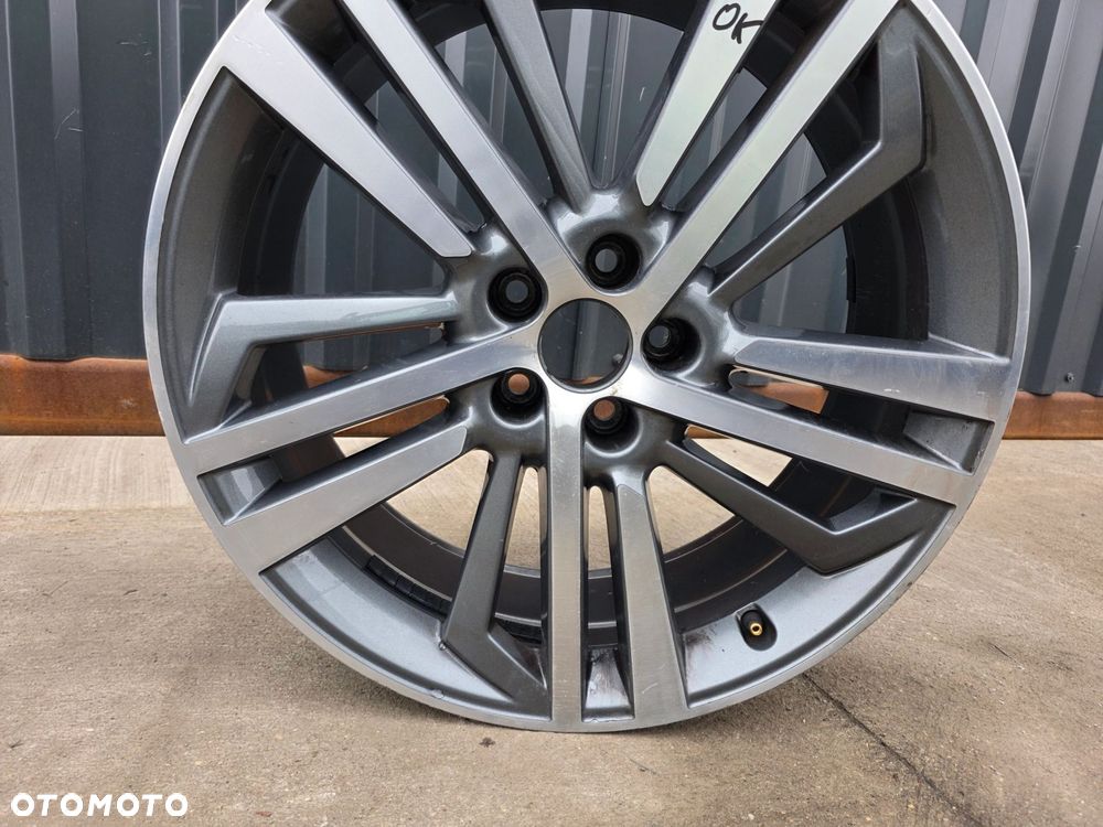FELGA ALUMINIOWA AUDI Q5 80A FY VW SEAT 8.0J R20 ET39 80A601025AE / F S1/26 - 6