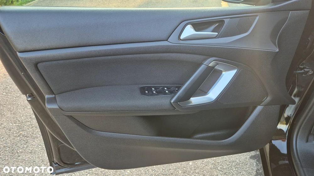 Peugeot 308 SW 1.2 PureTech Allure S&S - 10