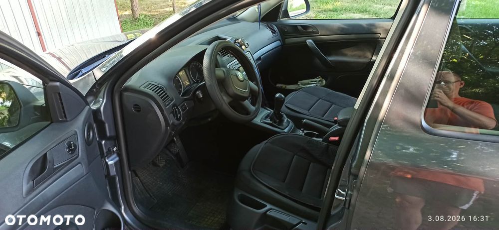 Skoda Octavia 1.6 Tour - 11
