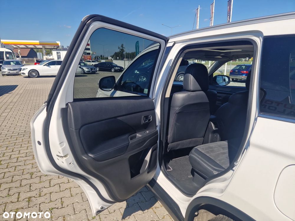 Mitsubishi Outlander 2.0 2WD CVT Diamant - 28
