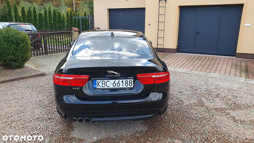 Jaguar XE 2.0 D Prestige - 10