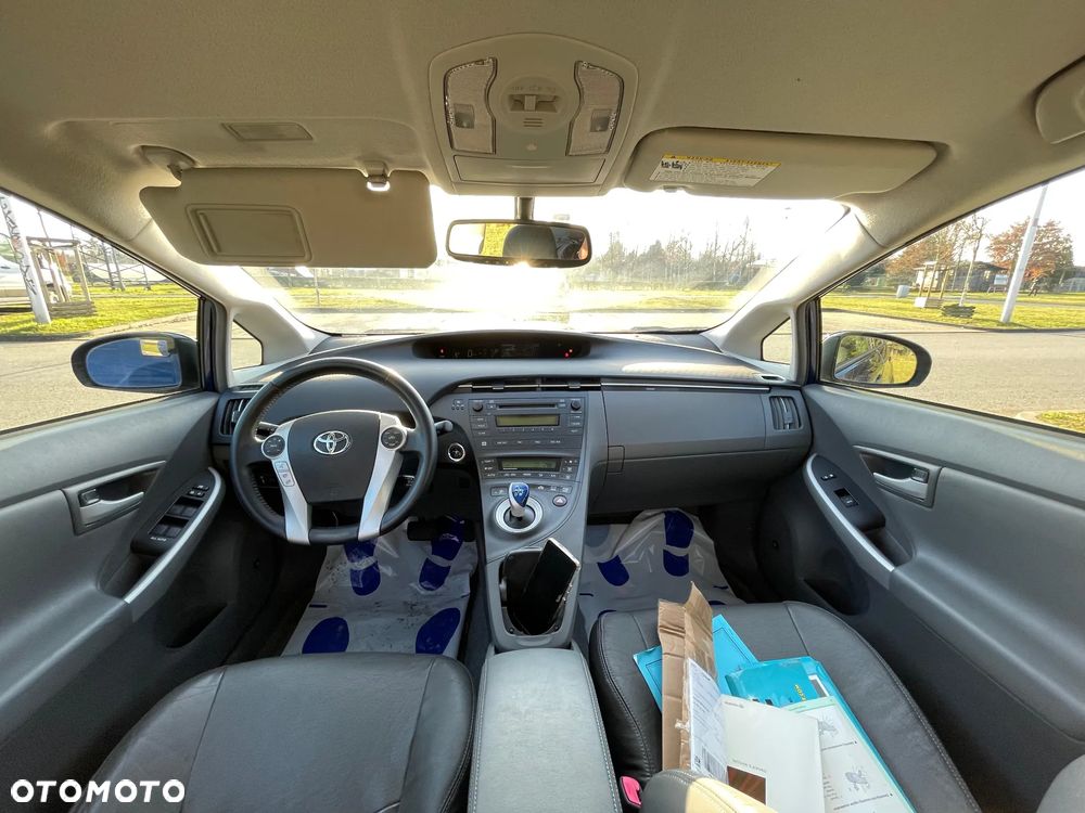 Toyota Prius (Hybrid) Sol - 13