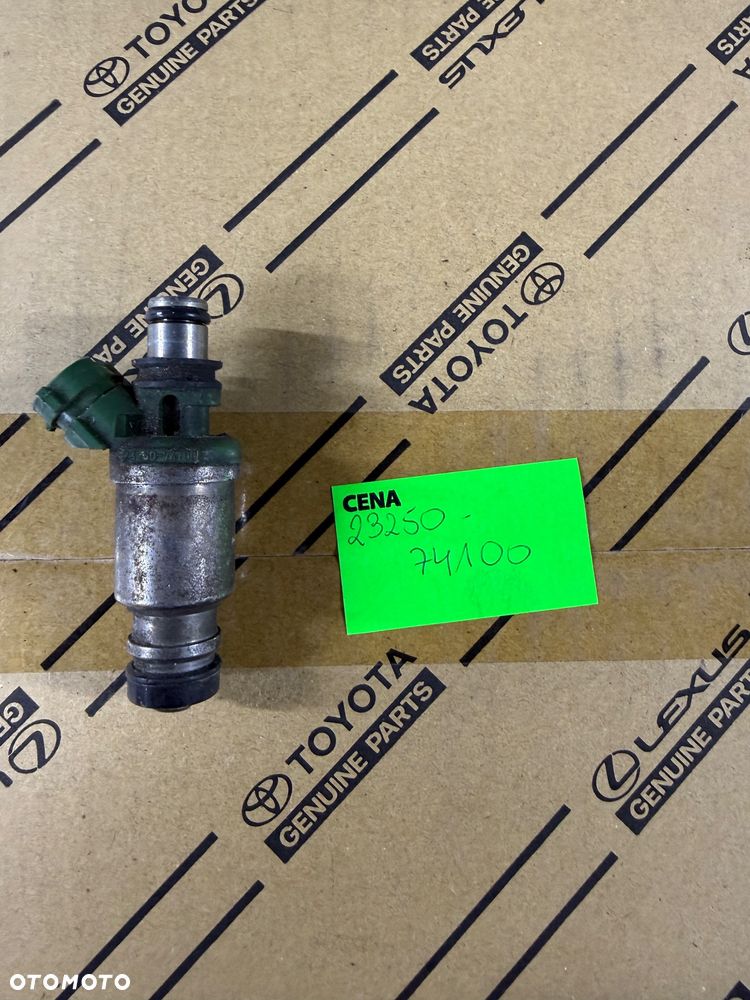 Wtryskiwacz Toyot Rav-4 2.0B 94-00r. Nr. 23250-74100. - 1