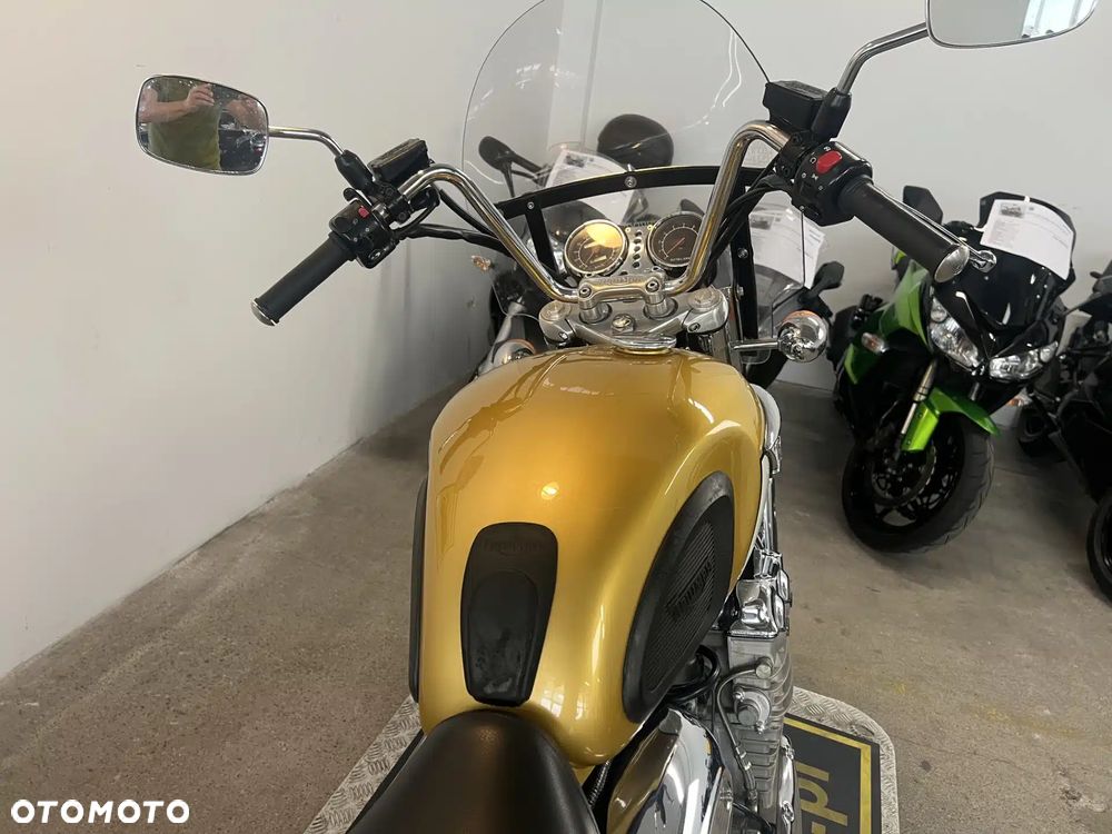 Triumph Adventurer - 21