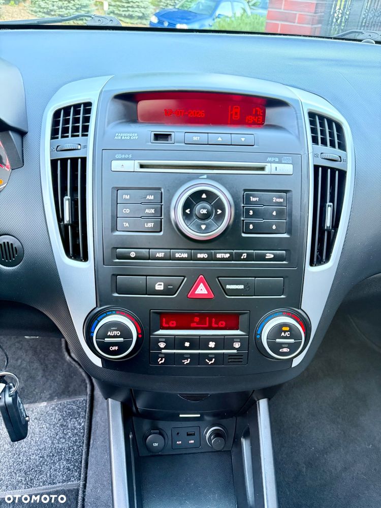 Kia Ceed 1.4 CVVT Attract - 24