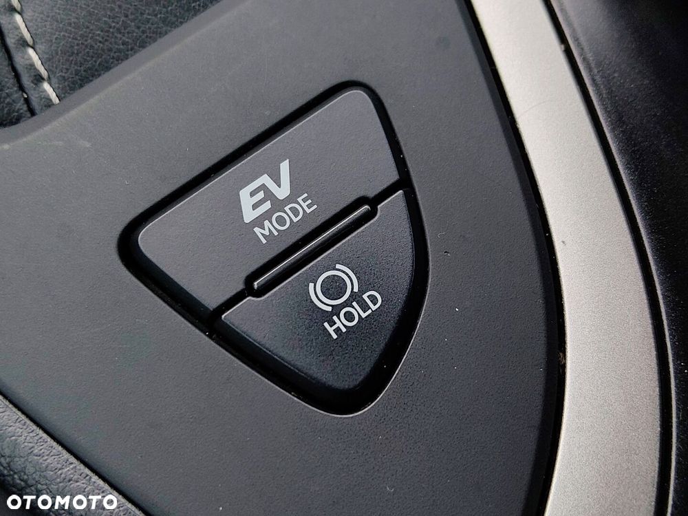 Lexus UX - 30