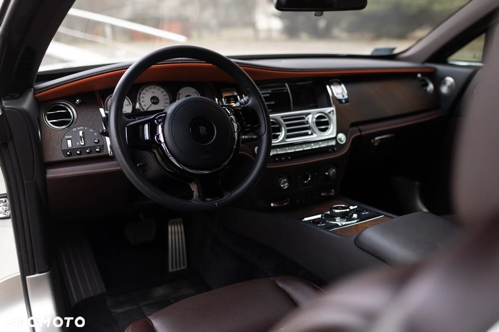 Rolls-Royce Wraith Standard - 22