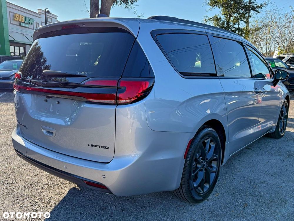 Chrysler Pacifica - 4