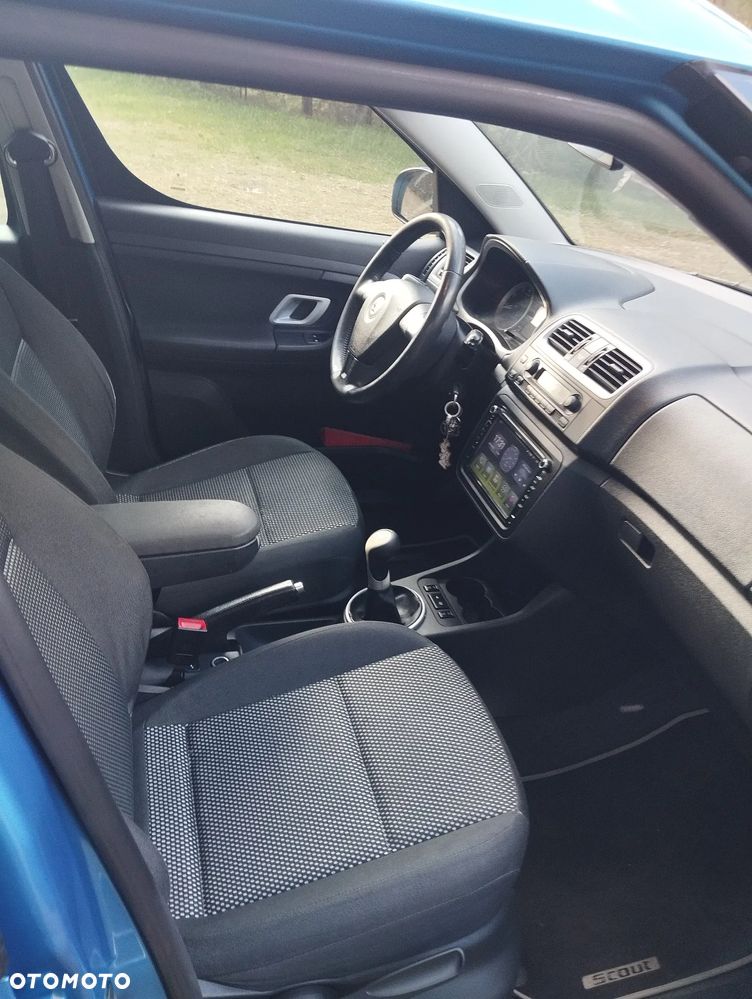 Skoda Roomster 1.6 16V Scout PLUS EDITION - 10