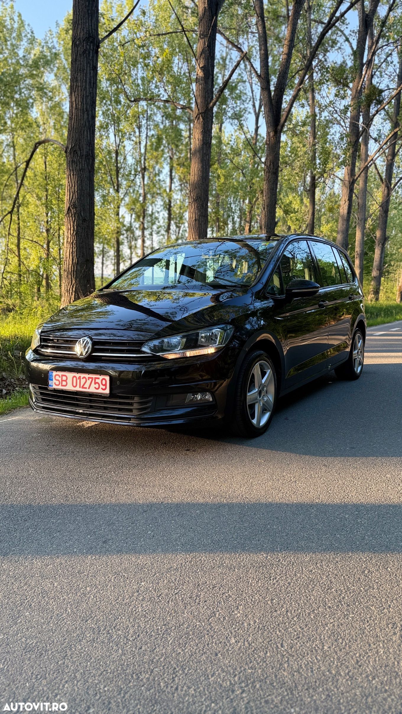 Volkswagen Touran 1.6 TDI DSG Comfortline - 1