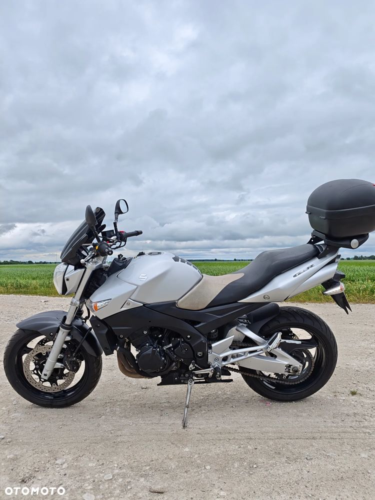 Suzuki GSR - 1