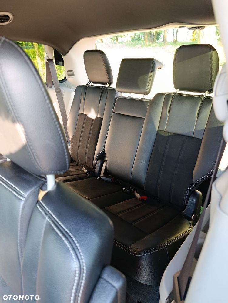 Dodge Grand Caravan - 2