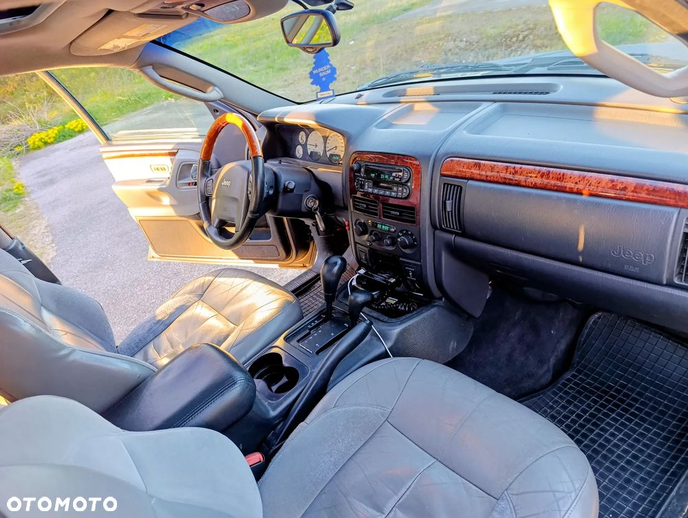 Jeep Grand Cherokee - 12
