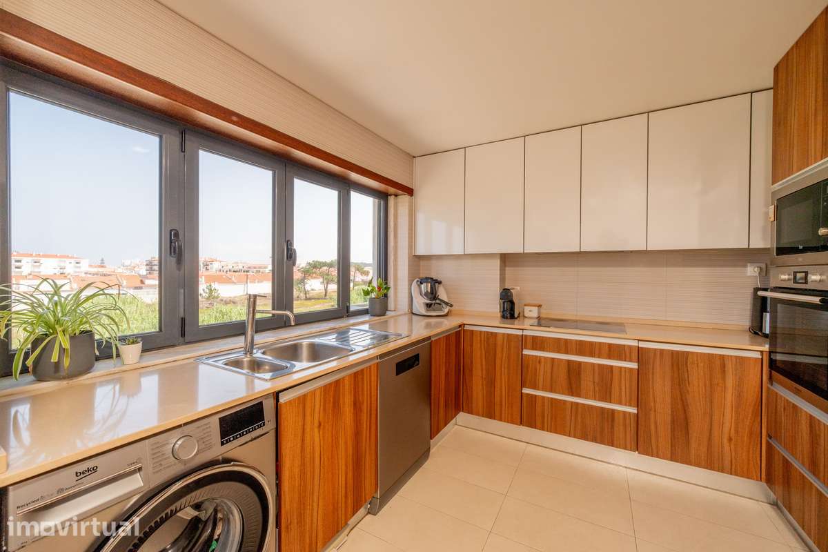 Apartamento T2+2 Duplex, Santa Cruz c/Vista Mar, Garagem e Arrecadação - Grande imagem: 4/33