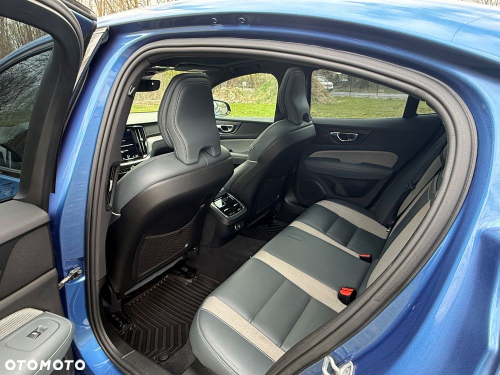 Volvo S60 T6 AWD R-Design - 12