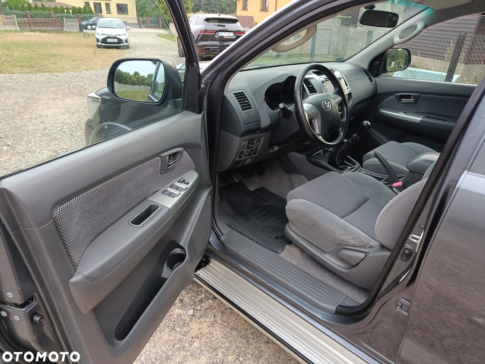 Toyota Hilux 3.0 D-4D SR5 - 25