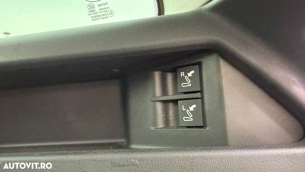 Land Rover Discovery Sport 2.0 D180 R-Dynamic MHEV HSE - 26