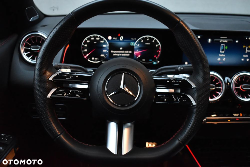 Mercedes-Benz GLB - 16