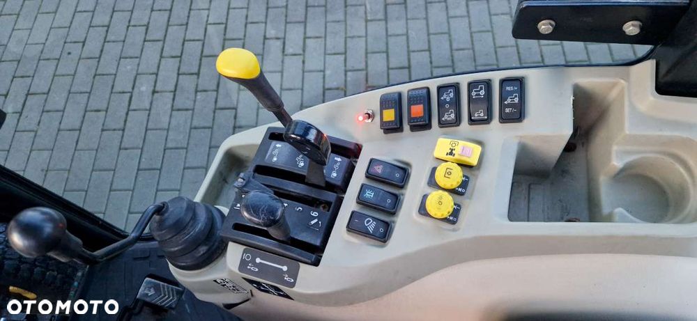 John Deere 3720 - 18