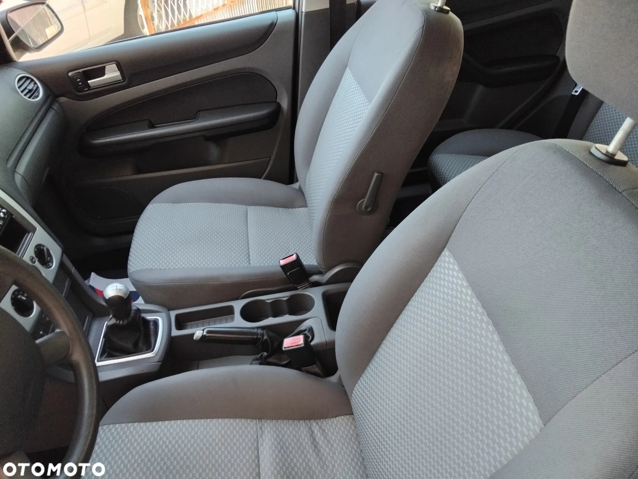 Ford Focus Turnier 2.0 16V Style - 26