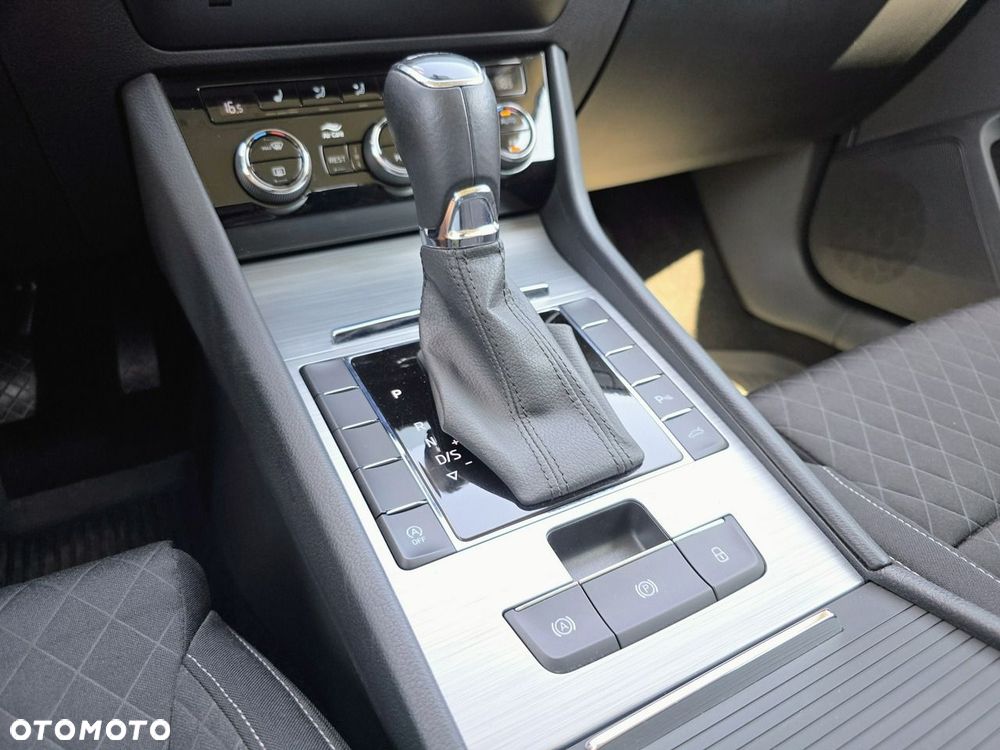 Skoda Superb 2.0 TDI Ambition DSG7 - 23