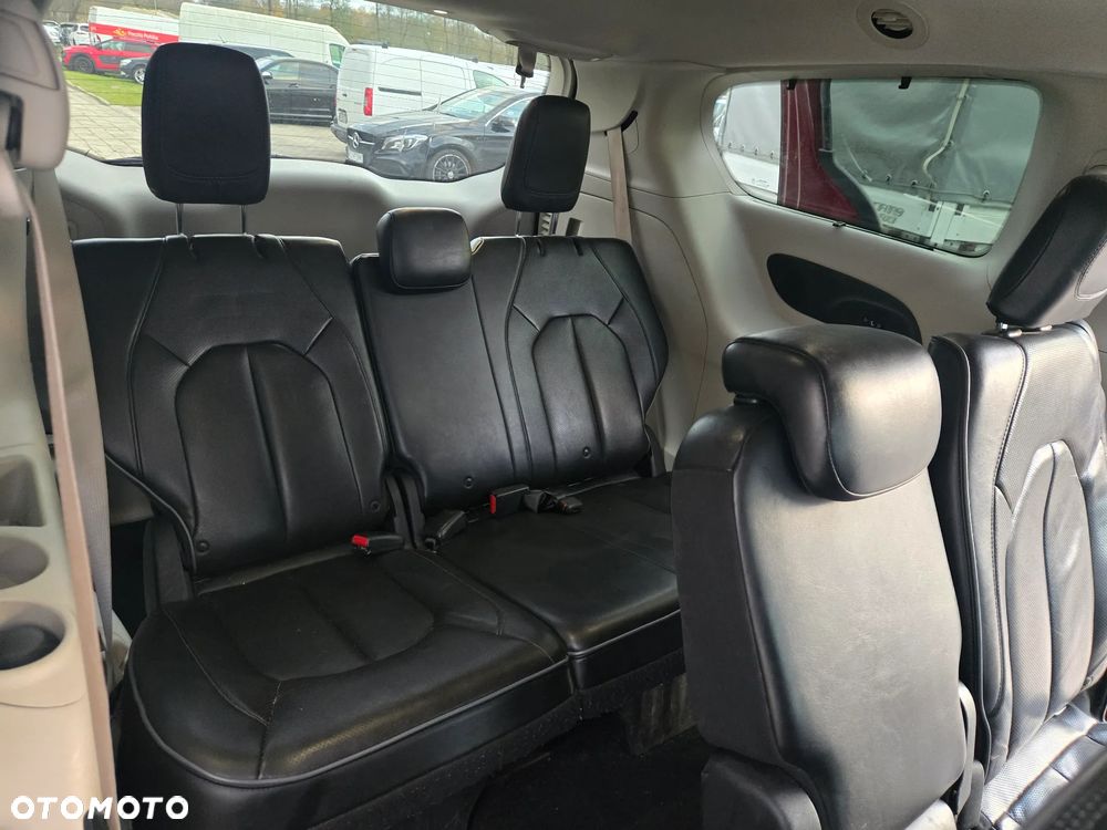 Chrysler Pacifica - 30