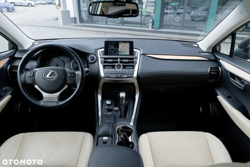 Lexus NX 300h Prestige AWD - 18