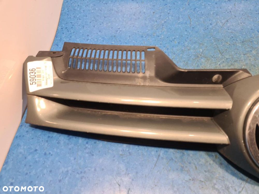 VOLKSWAGEN GOLF V 1.4 KAT ATRAPA / GRILL LA6Q - 2