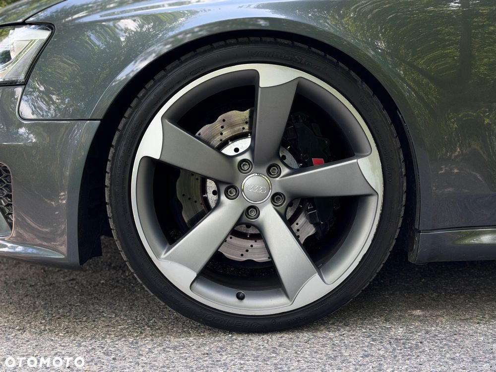 Audi RS4 Avant - 7