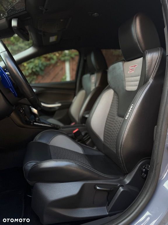 Ford Focus 2.0 TDCi ST mit Leder-Sport-Paket - 27