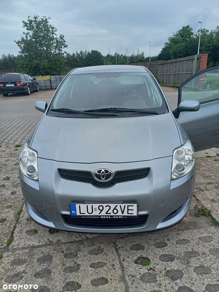 Toyota Auris 1.6 Premium + - 1