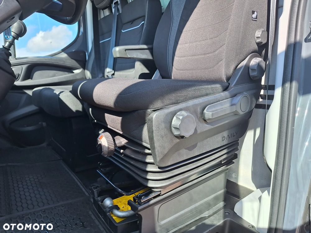 Iveco Daily 35S18 kontener 8EP / winda 750kg / krajowy / 3.0 180KM / LED - 11