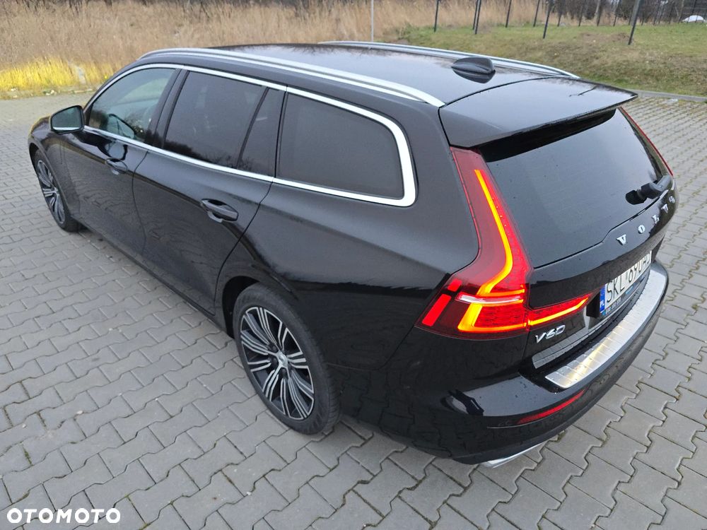 Volvo V60 T6 AWD Plug-In Hybrid Essential - 32