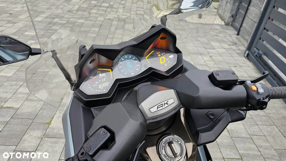 Kymco AK 550 - 6