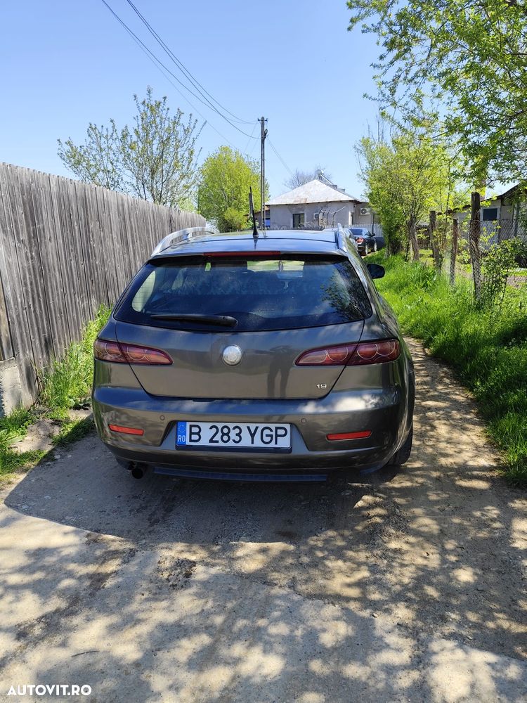Alfa Romeo 159 2006 photo 2
