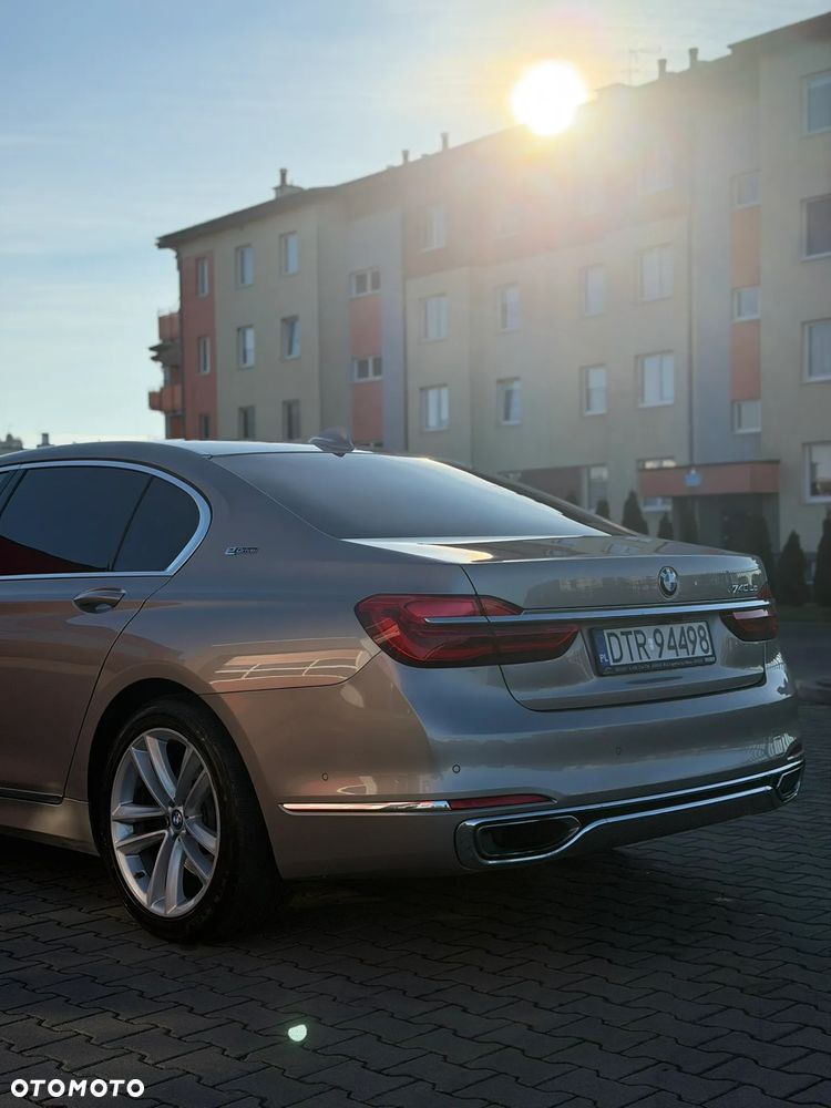 BMW Seria 7 740Li Edition Exclusive - 7
