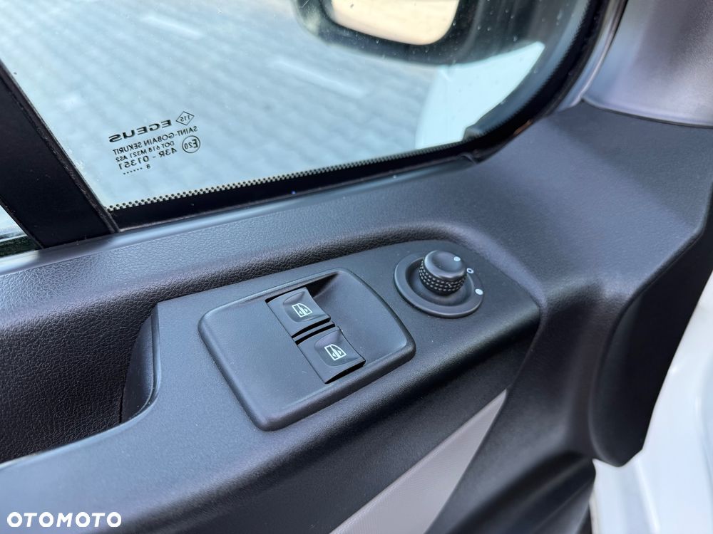 Renault Trafic - 26