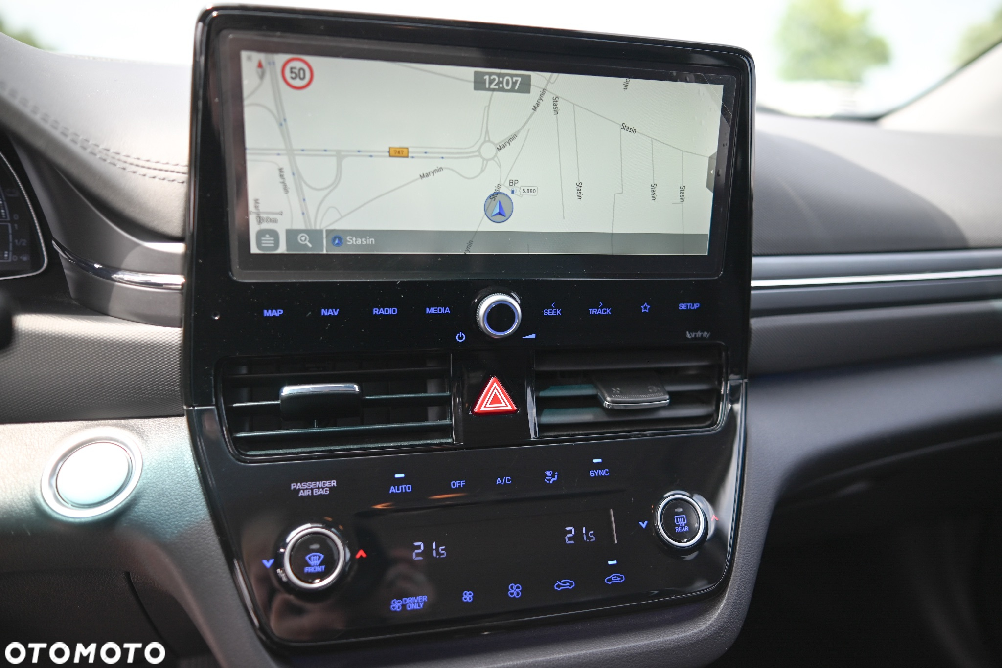 Hyundai IONIQ - 12