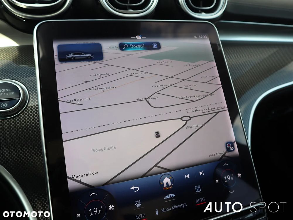 Mercedes-Benz Klasa C 180 9G-TRONIC AMG Line - 26