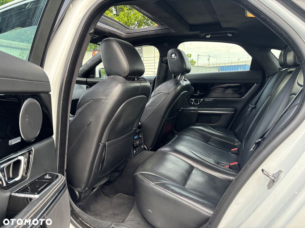 Jaguar XJ 3.0 T AWD R-Sport - 17