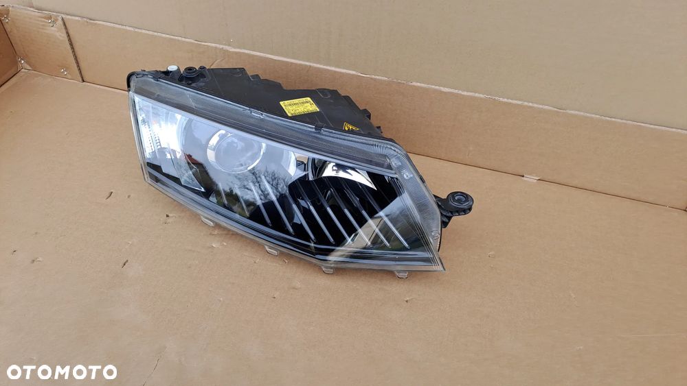 SKODA OCTAVIA III KOMBI 12-16 PRAWA LAMPA PRZÓD BI-XENON 5E1941016B ŁADNA - 2