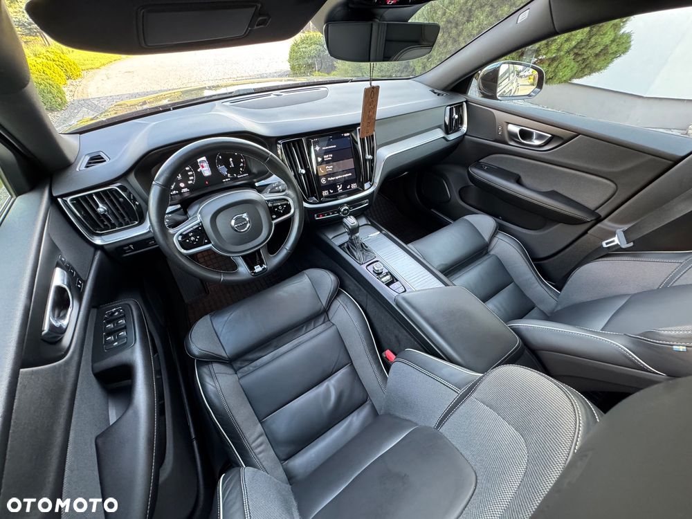 Volvo V60 D3 R-Design - 25