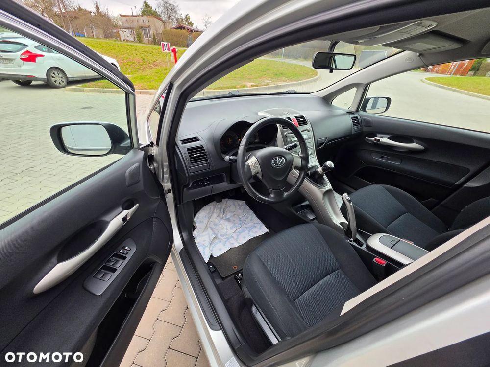 Toyota Auris 1.6 VVT-i Terra - 10