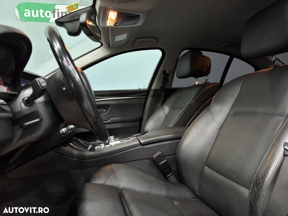 BMW Seria 5 525d xDrive AT - 9