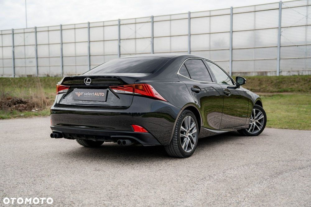 Lexus IS - 7